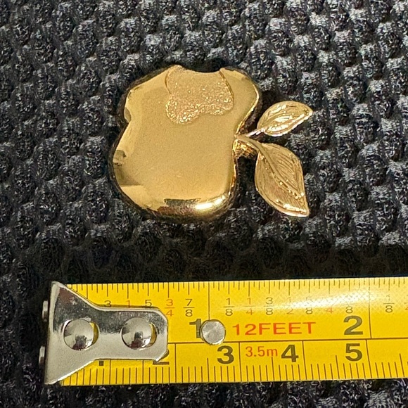 Vintage Gold Tone Apple Brooch Pin - Classic & Sweet - Picture 7 of 9